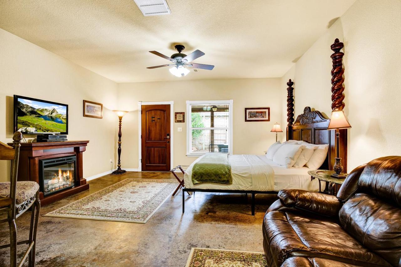 Romantic Oasis With Hot Tub Near Fred And Wineries! Fredericksburg Exterior foto