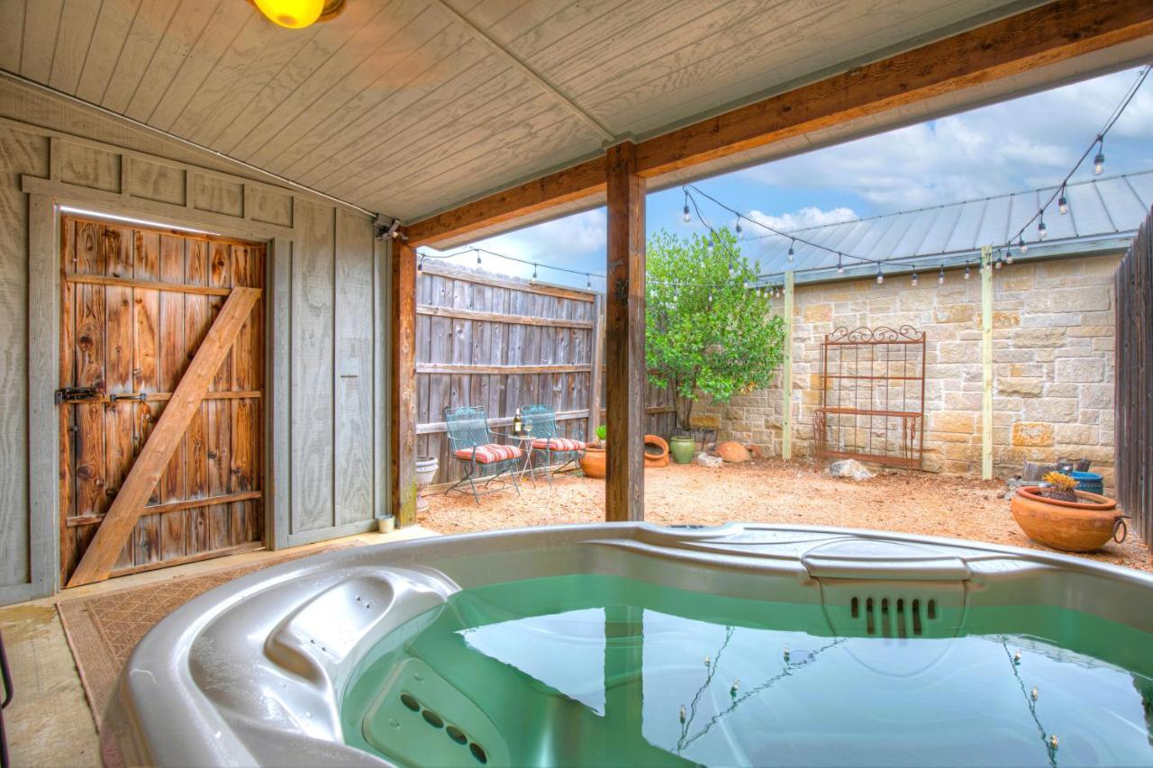 Romantic Oasis With Hot Tub Near Fred And Wineries! Fredericksburg Exterior foto